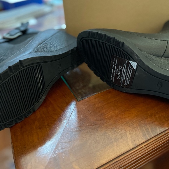 UGG Arleta Wedge Boots 9.5 New - Picture 3 of 4